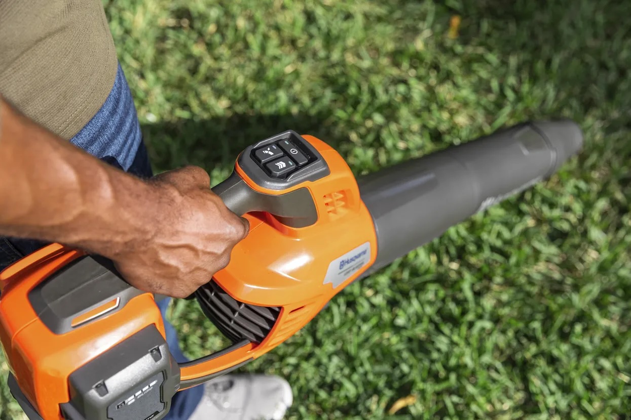 Blow Through Your Yard Work with the Husqvarna Leaf Blaster 350iB